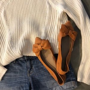 Pointed flats with bow.